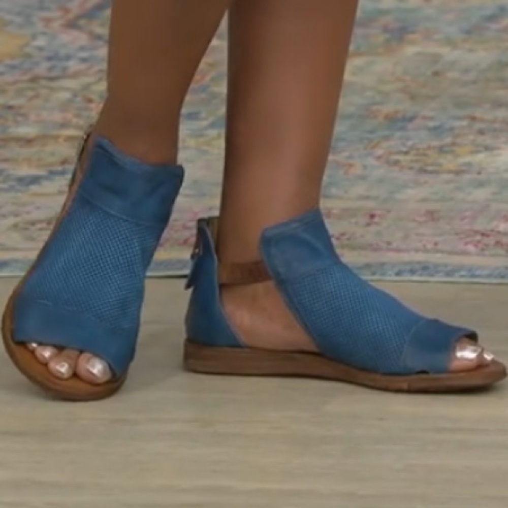 Miz Mooz Size 9.5 Blue Sandal